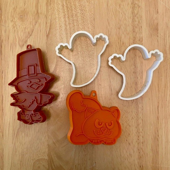 Vintage Holiday Cookie Cutters - Picture 3 of 5